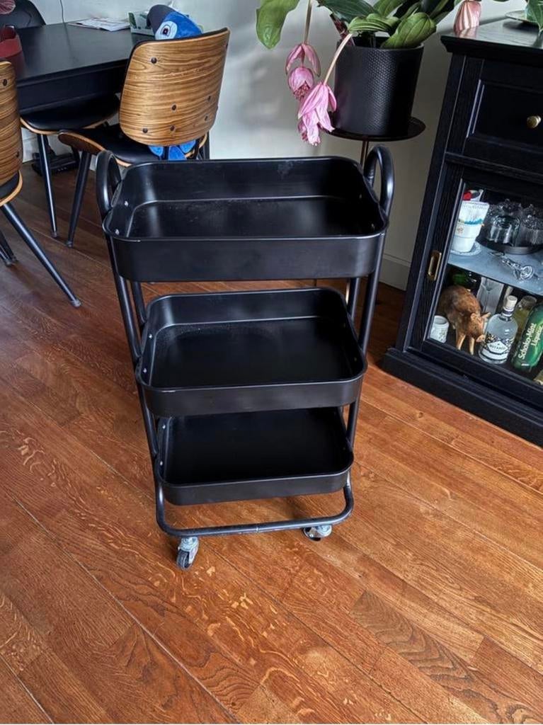 Zwarte metalen trolley met drie planken, Ophalen, Gebruikt, Zwart, Metaal