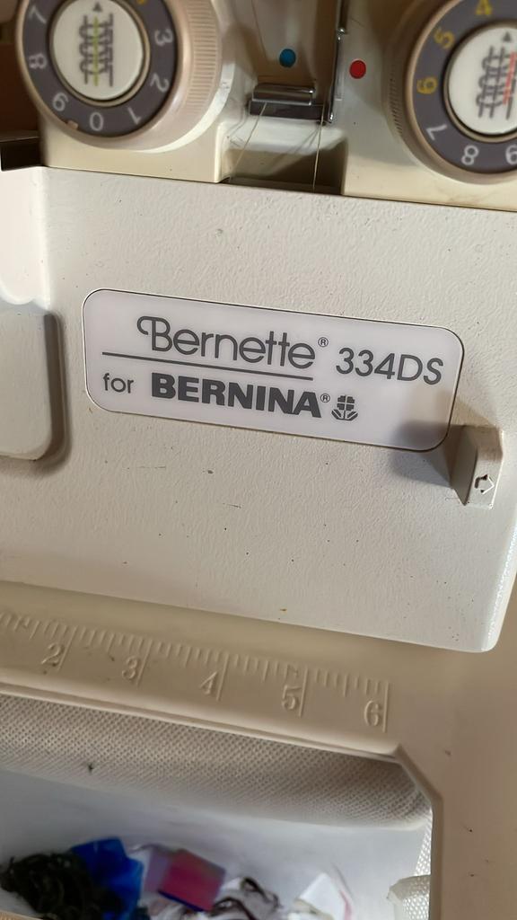 Bernette lockmachine, Hobby en Vrije tijd, Naaimachines en Toebehoren, Ophalen of Verzenden, Zo goed als nieuw, Lockmachine, Overige merken