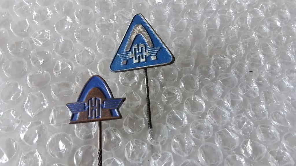 2 verschillende speldjes hannomag vrachtwagens en tractoren, Ophalen of Verzenden, Zo goed als nieuw, Overige onderwerpen