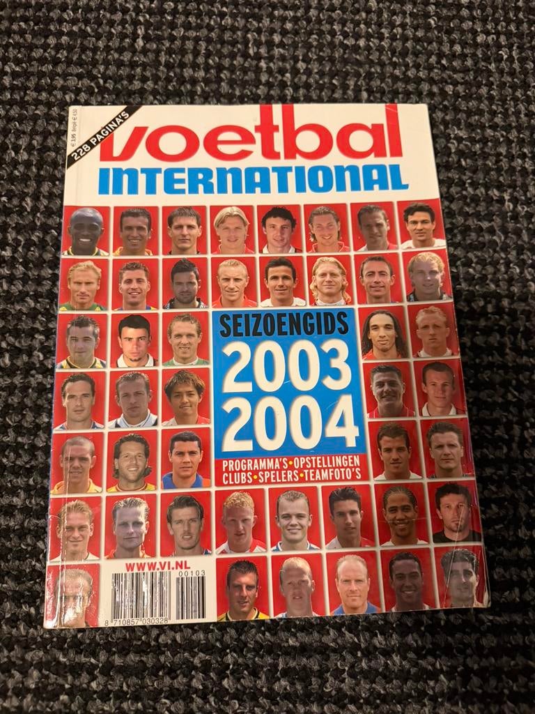 Voetbal International seizoengids 2003-2004, Boeken, Ophalen of Verzenden, Zo goed als nieuw, Balsport