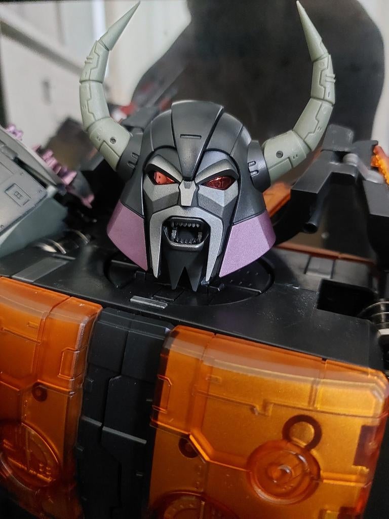 Studio 01 cell Unicron, Verzamelen, Transformers, G1, Ophalen of Verzenden, Zo goed als nieuw