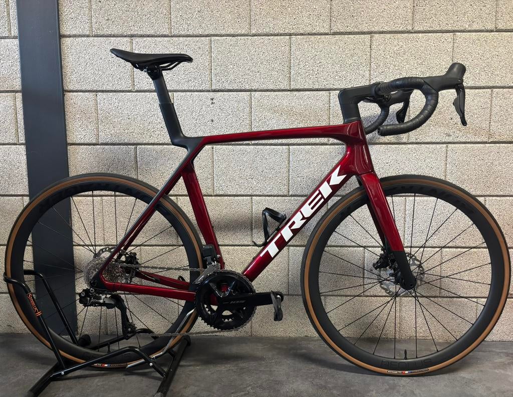 Trek Madone SL6 Gen 8 Shimano 105 Di2 Mt. L, Fietsen en Brommers, Fietsen | Racefietsen, Ophalen, Zo goed als nieuw