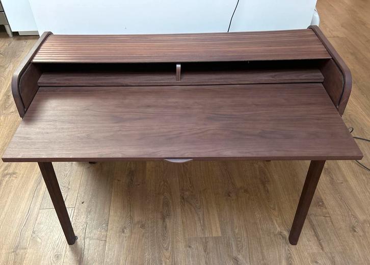 Zuiver Barbier bureau walnoot, Huis en Inrichting, Bureaus, Zo goed als nieuw, Ophalen