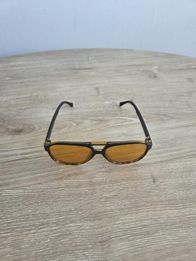 Te koop zonnebril, Sieraden, Tassen en Uiterlijk, Zonnebrillen en Brillen | Dames, Ophalen of Verzenden, Zo goed als nieuw, Zonnebril