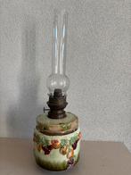 Antieke Victoriaanse Petroleumlamp - Majolica Fruitdecor, Antiek en Kunst, Ophalen