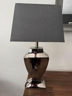 2 schemerlampen 62cm hoog op zilverkleurige voet, Huis en Inrichting, Lampen | Tafellampen, Ophalen, Gebruikt, Metaal, 50 tot 75 cm