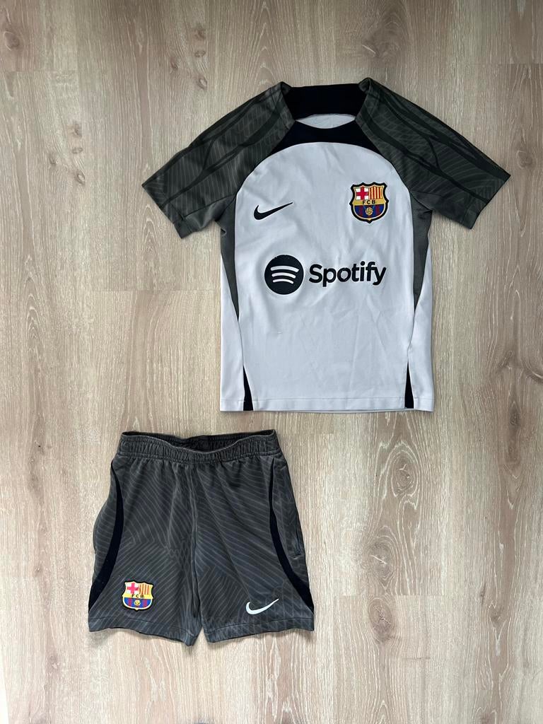 FC Barcelona sportset 23/24 Nike  Maat 122-128, Kinderen en Baby's, Kinderkleding | Maat 128, Gebruikt, Jongen of Meisje, Sport- of Zwemkleding
