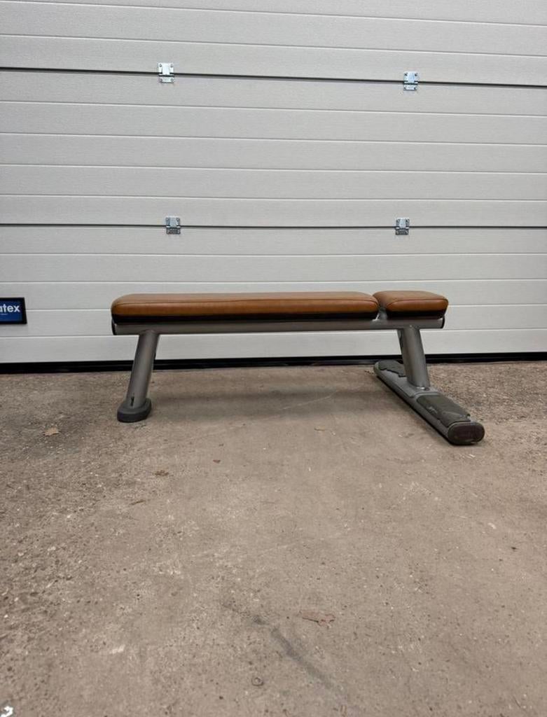 Life Fitness Flat bench / Benchpress / bankje, Ophalen, Benen, Gebruikt, -