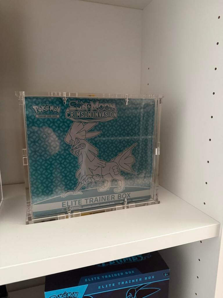 Pokémon Sun & Moon Crimson Invasion ETB Elite trainer box, Hobby en Vrije tijd, Verzamelkaartspellen | Pokémon, Ophalen of Verzenden
