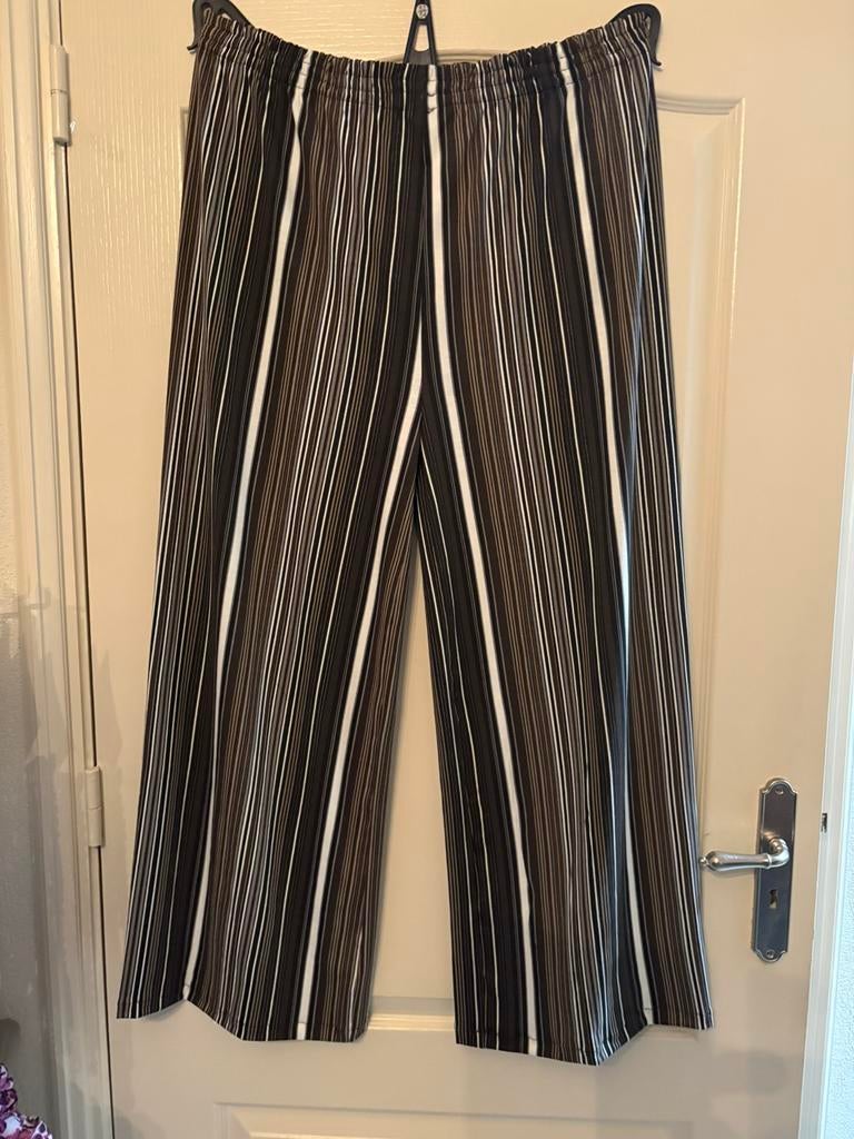 Broek 56/58 Magna wijde pijpen bruin tinten., Kleding | Dames, Grote Maten, Ophalen of Verzenden, Nieuw, Bruin, Broek of Spijkerbroek
