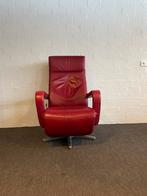 Draaibare rode leren relax stoel / relax fauteuil, Huis en Inrichting, Fauteuils, Ophalen, Minder dan 75 cm, Zo goed als nieuw