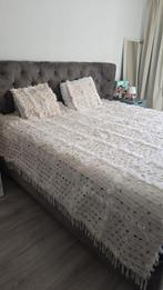 Decoratieve sprei met kussens - Crème met pailletten, Beige, Overige typen, Ophalen of Verzenden, Nieuw
