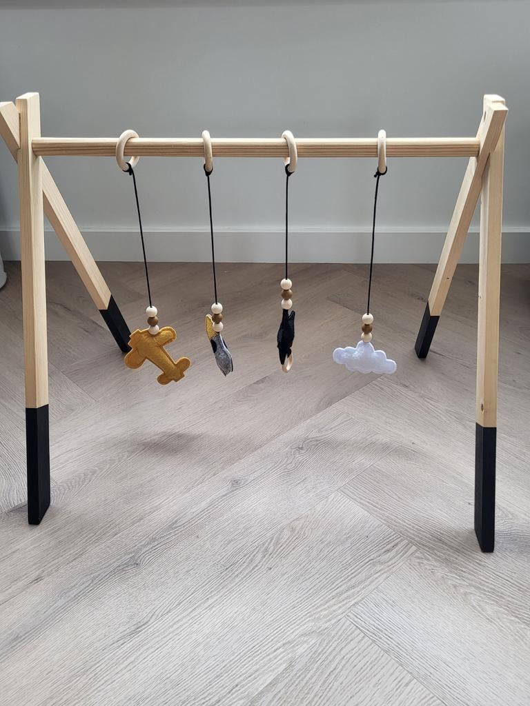 Houten babygym met vilten speeltjes, Ophalen of Verzenden, Zo goed als nieuw, Babygym