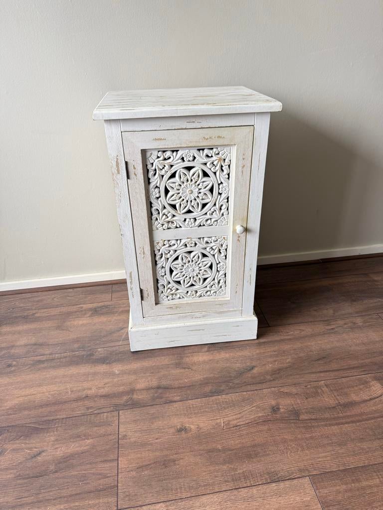 Wit houten kastje met houtsnijwerk, Huis en Inrichting, Kasten | Overige, Ophalen, Gebruikt