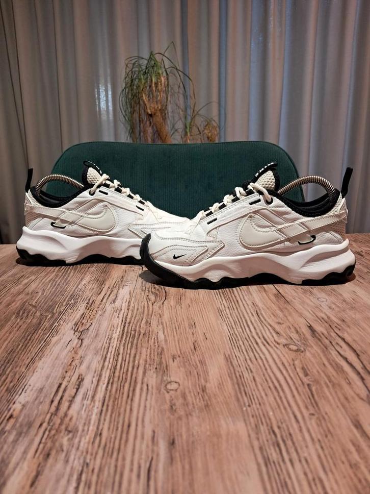 Nike TC7900 'White & Black' Size 36,5, Kleding | Dames, Schoenen, Gedragen, Sneakers of Gympen, Wit, Ophalen of Verzenden