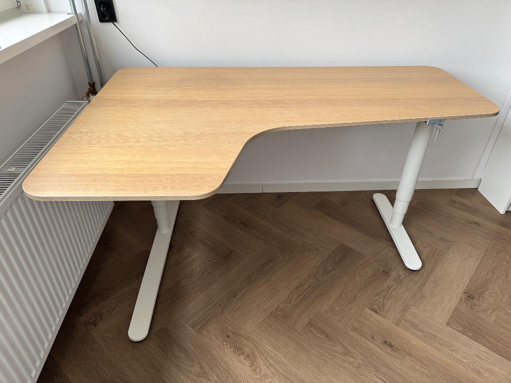 Zit-sta bureau IKEA Bekant (elektrisch), Huis en Inrichting, Bureaus, Ophalen, Zit-sta bureau, In hoogte verstelbaar, Zo goed als nieuw
