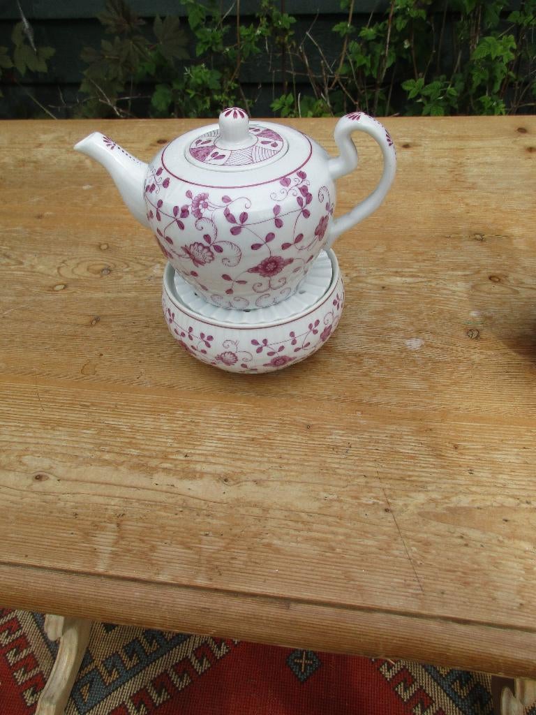 August Warnecke - china purper, Nieuw, Ophalen of Verzenden, Overige stijlen, Kop(pen) en/of Schotel(s)