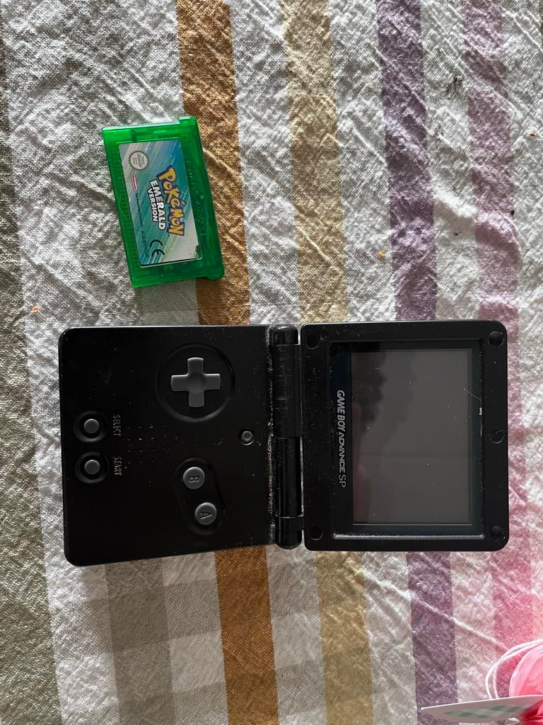 Gameboy Advance SP met Pokémon Emerald, Ophalen, Gebruikt, 1 speler, Role Playing Game (Rpg)