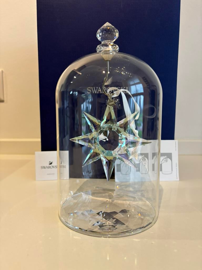Swarovski grote ster 2020 onder stolp, Verzamelen, Swarovski, Ophalen of Verzenden, Zo goed als nieuw, Figuurtje