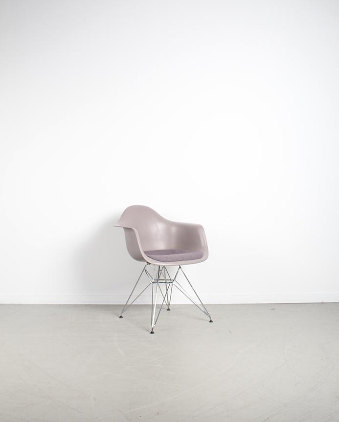 38x Vitra Eames DAR Kuipstoel Taupe – Chroom Eiffelonderstel