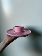 IKEA VINTERFINT kop en schotel roze Gustaf Westman, Huis en Inrichting, Keuken | Servies, Ophalen, Keramiek, Zo goed als nieuw