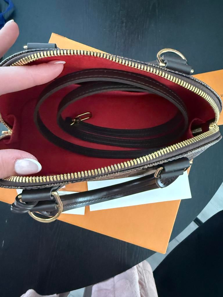 Louis Vuitton Alma BB Damier Ebene - Zo goed als nieuw, Verzenden, Zo goed als nieuw, Bruin, Handtas