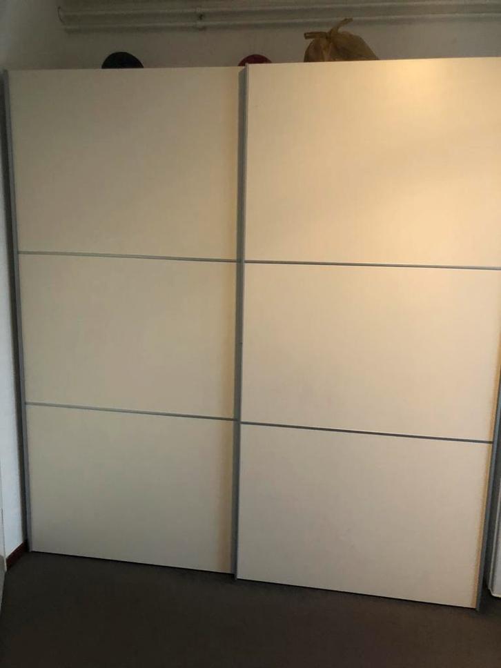 Witte kledingkast met schuifdeuren van Beter Bed, Huis en Inrichting, Kasten | Kledingkasten, Zo goed als nieuw, 200 cm of meer