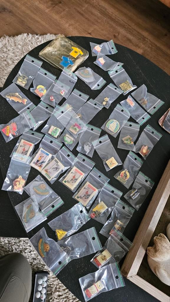 44 pins van alles wat Coca Cola, fanta, fuji film, en meer, Verzamelen, Speldjes, Pins en Buttons, Ophalen of Verzenden, Overige onderwerpen
