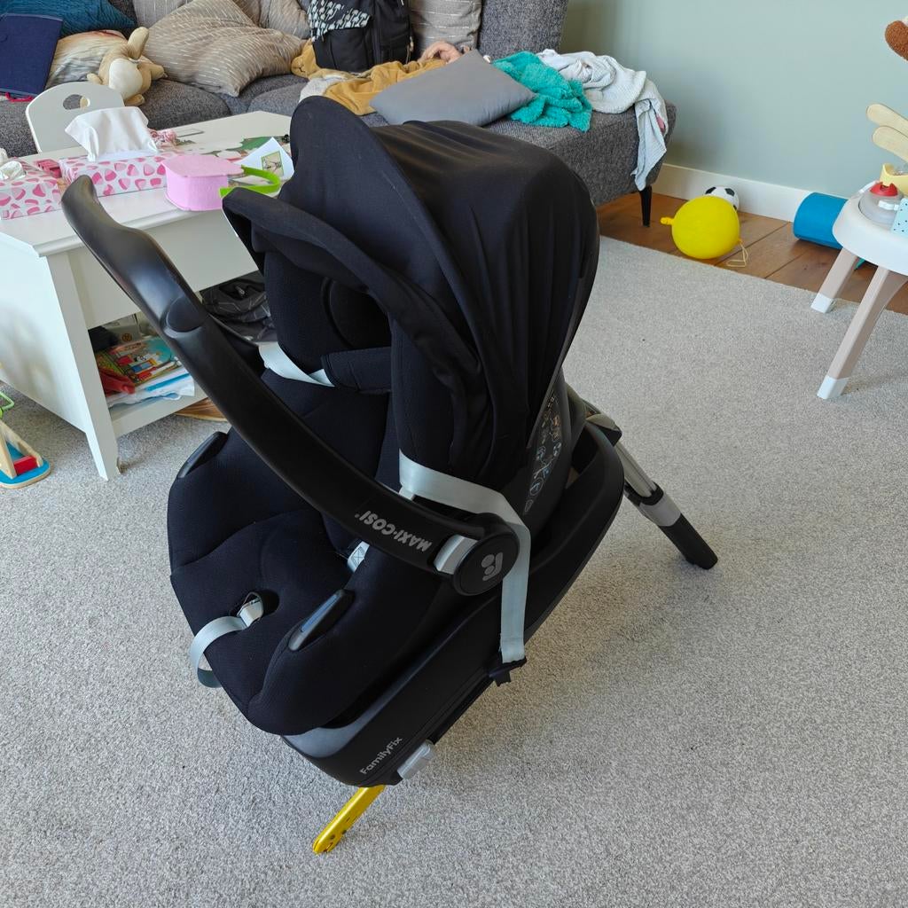 Maxi-Cosi Cabriofix i-Size Black Autostoel, Ophalen, Autogordel of Isofix, Zijbescherming, Zo goed als nieuw