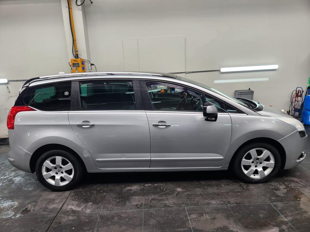 Peugeot 5008 1.6 E-hdi 85KW 5PL 2013 Grijs, Auto's, Peugeot, 4 cilinders, Origineel Nederlands, 24 km/l, Diesel