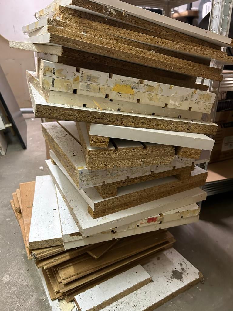 Gratis af te halen: Houten balken en platen, Doe-het-zelf en Verbouw, Hout en Planken, Ophalen, Gebruikt, 25 tot 50 mm, Overige typen