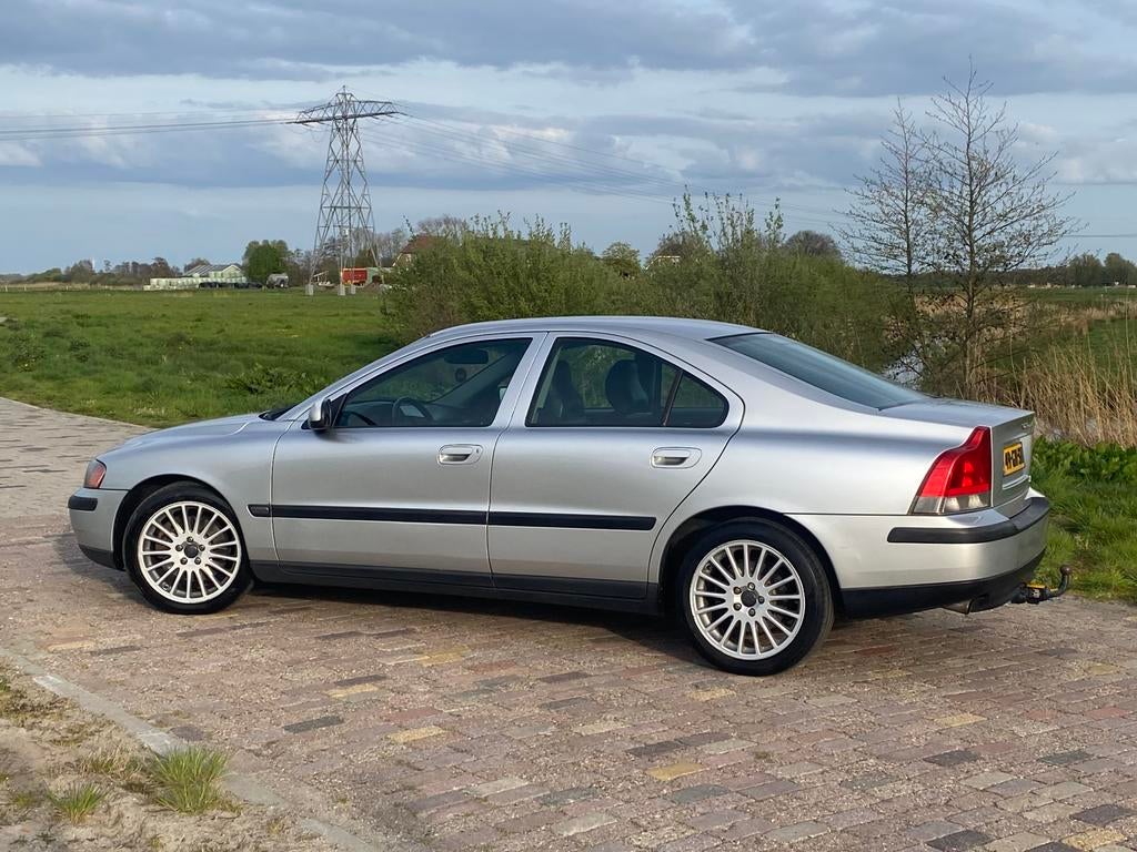 Volvo S60 2.3 T5 2000 Grijs 250pk, Auto's, Volvo, Voorwielaandrijving, S60, 1478 kg, Handgeschakeld