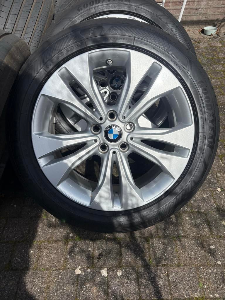 BMW X1 F48 18 inch velgen + zomerbanden + TPMS sensoren, Auto-onderdelen, Banden en Velgen, 18 inch, Gebruikt, Banden en Velgen