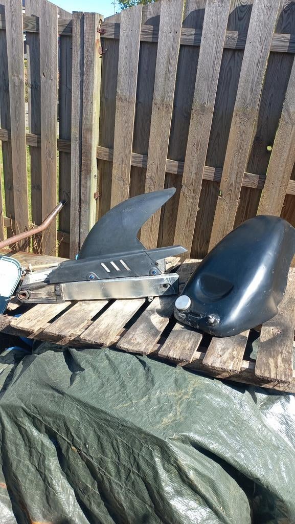 Suzuki rgv 250 tank + achterbrug, Ophalen of Verzenden