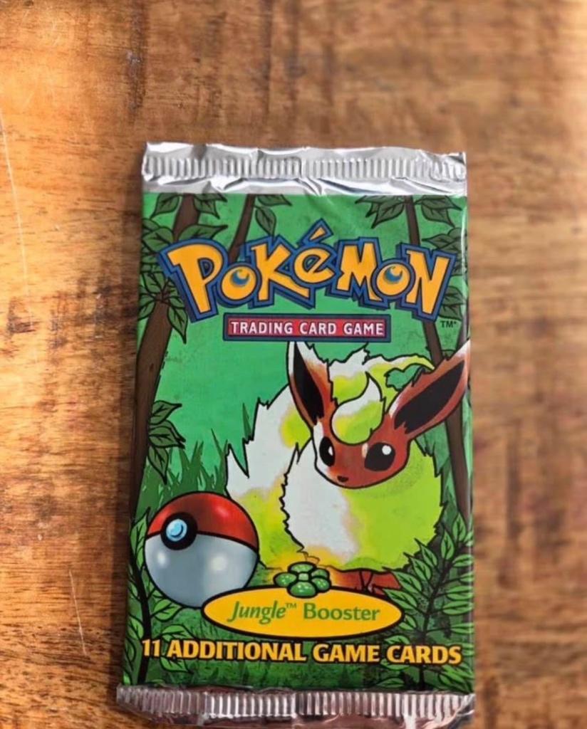 Pokemon jungle booster, Ophalen of Verzenden, Zo goed als nieuw, Booster, Foil