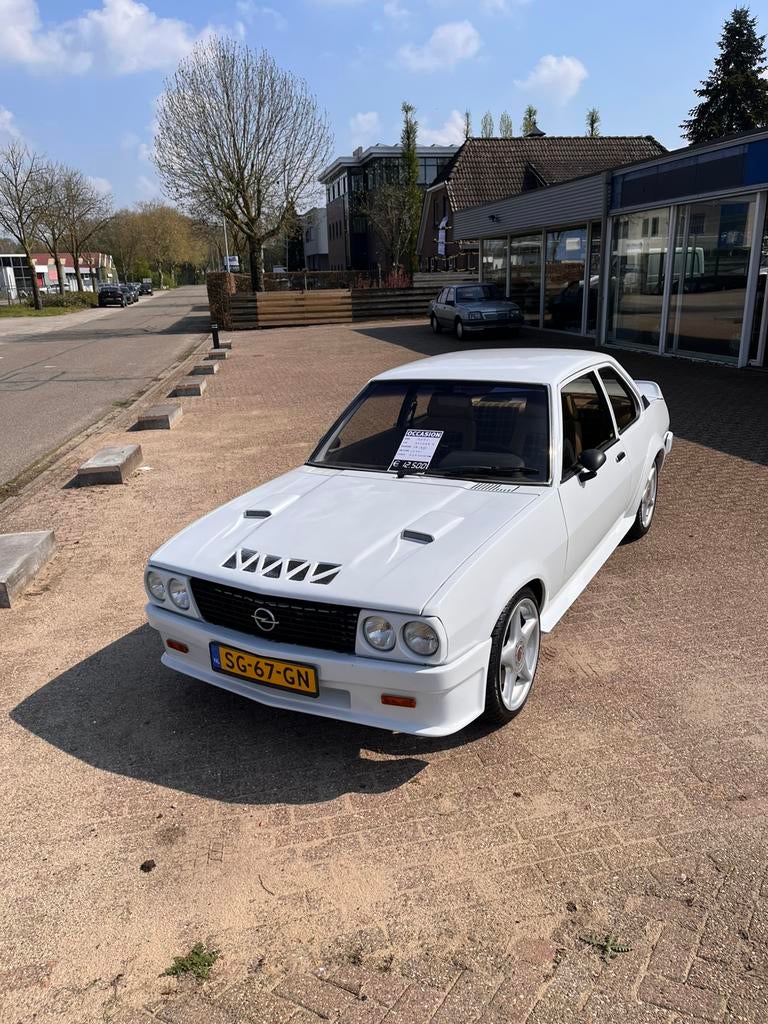 Opel Ascona 2.2E 5 bak 1977 nw.apk., Auto's, Achterwielaandrijving, Beige, Leder en Stof, Wit