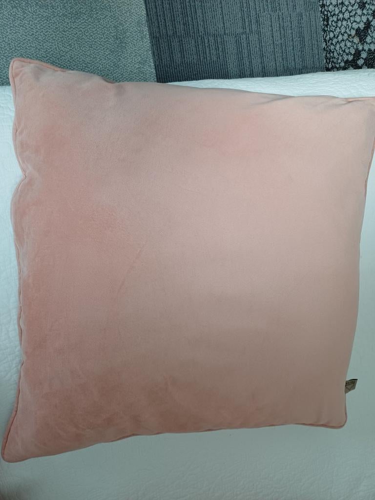 9 Roze en grijze fluwelen sierkussen - Zacht en stijlvol, Huis en Inrichting, Ophalen of Verzenden, Zo goed als nieuw, Roze, Vierkant