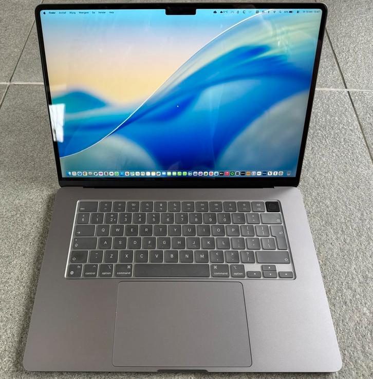 MacBook Air M2 15” 256GB space grey - in absolute nieuwst., Computers en Software, Apple Macbooks, Zo goed als nieuw, MacBook Air