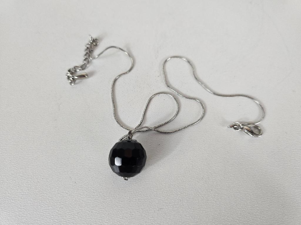 Schitterende geslepen zwarte onyx aan ketting, Sieraden, Tassen en Uiterlijk, Kettingen, Nieuw, Overige materialen, Zwart, Met edelsteen
