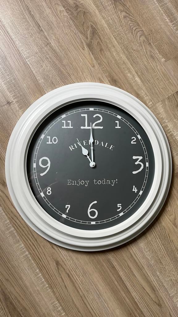 Klok Riverdale, Huis en Inrichting, Ophalen, Analoog, Wandklok