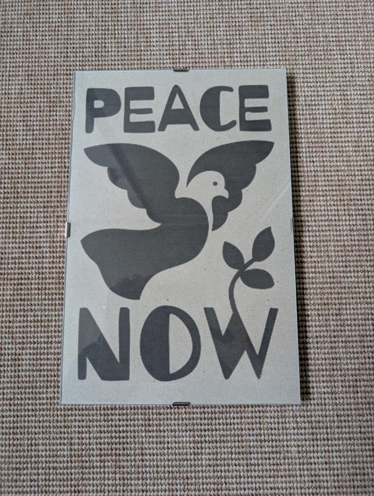 Wissellijst met 'Peace Now' afbeelding, Minder dan 50 cm, Gebruikt, Ophalen of Verzenden, Foto of Poster