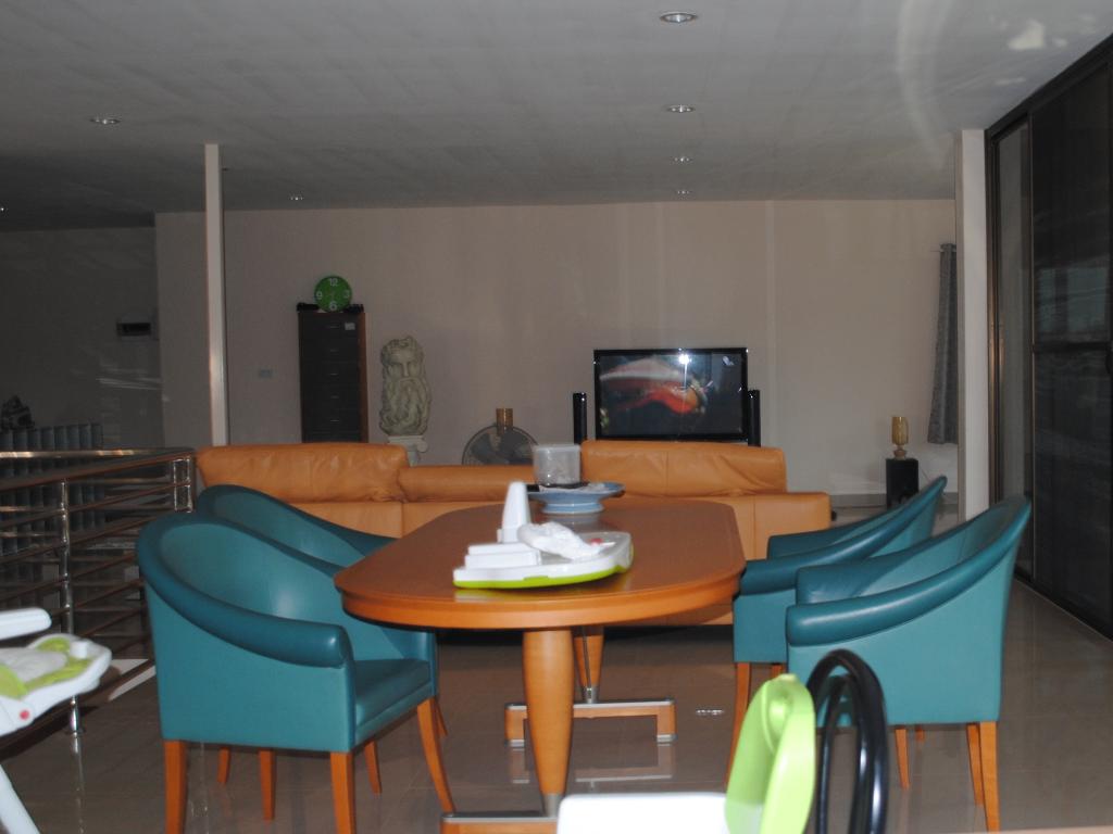 Giorgetti eettafel en Poltrona Frau fauteuils, Ophalen, Gebruikt, 200 cm of meer, 50 tot 100 cm