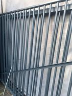 Dubbele poort met 2 kolommen, ca. 12 meter breed, Ophalen, Met poort, Gebruikt, Spijlenhekwerk