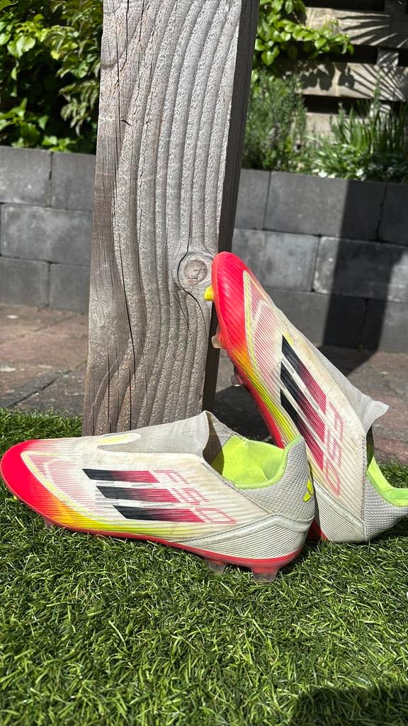 Adidas F50 voetbalschoenen maat 41 1/3, Maat XS of kleiner, Ophalen, Zo goed als nieuw, Schoenen