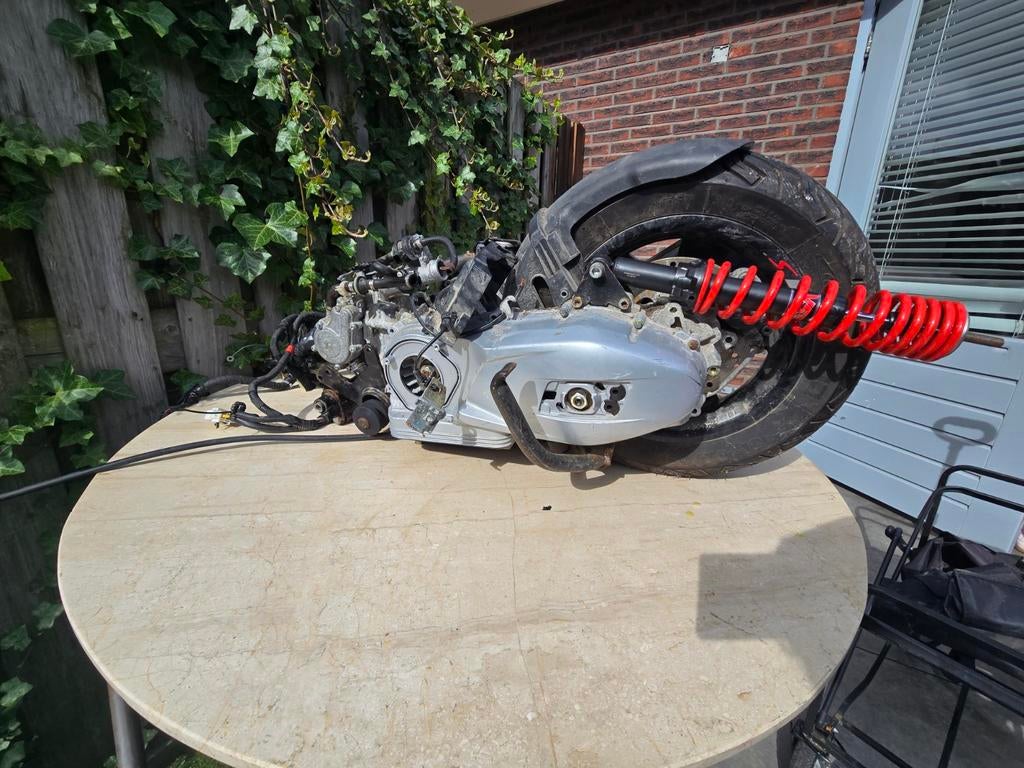 Vespa GTS 125cc motorblok watergekoeld compleet, Fietsen en Brommers, Brommeronderdelen | Scooters, Ophalen of Verzenden, Blok