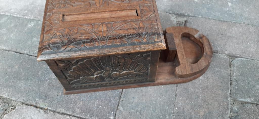 Sigarettendoos houtsnijwerk waarschijnlijk uit Ned. Indië, Antiek en Kunst, Ophalen of Verzenden