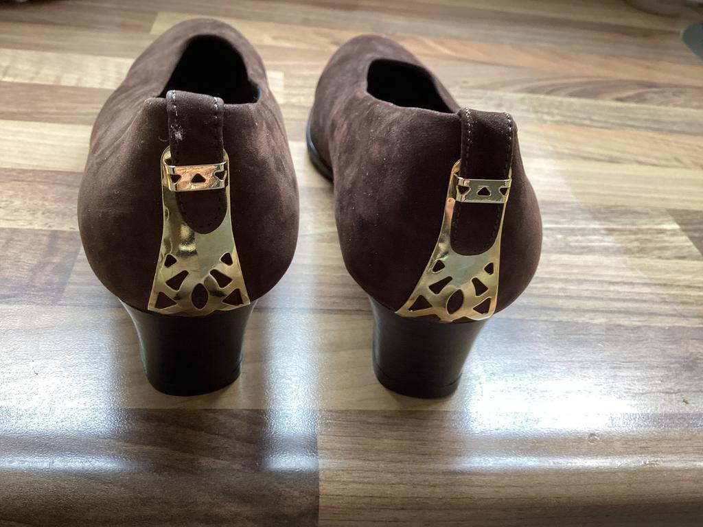 Leuke NIEUWE suede leren damesschoenen maat 39, Bruin, Instappers, Nieuw, Ophalen of Verzenden