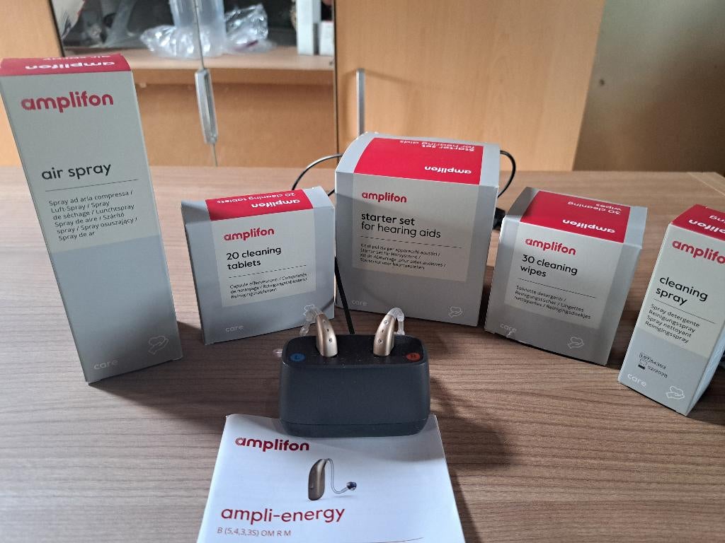 2 hoortoestellen / gehoorapparaten met alle toebehoren zgan!, Diversen, Verpleegmiddelen, Ophalen of Verzenden, Zo goed als nieuw