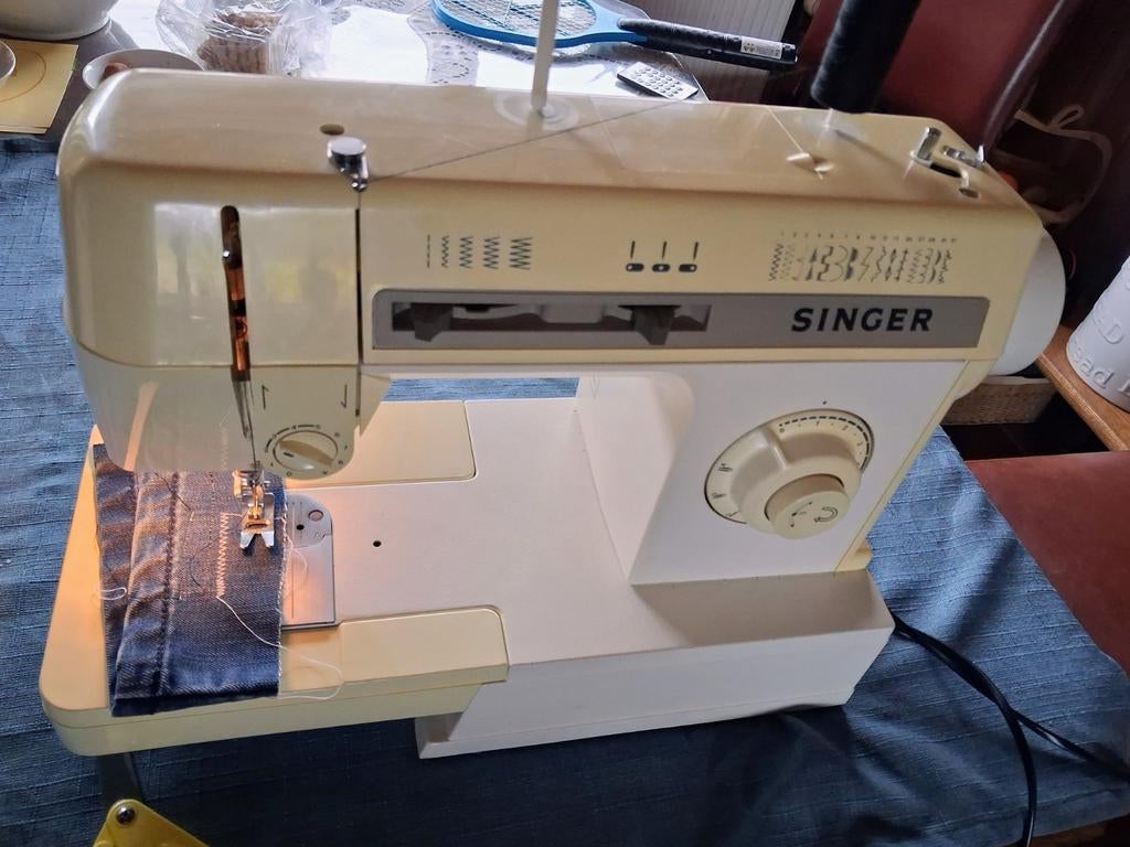 Elektrische singer naaimachine met koffer., Ophalen, Gebruikt, Naaimachine, Singer