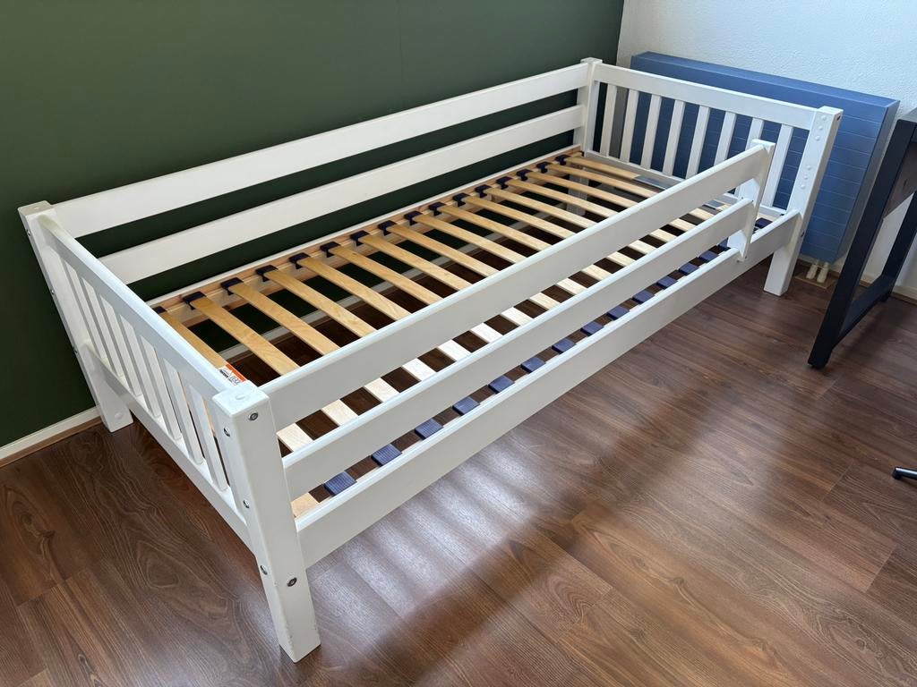 Kinderbed met uitvalbeveiliging (1-persoons), Kinderen en Baby's, Kinderkamer | Bedden, Ophalen, 85 tot 100 cm, Gebruikt, Lattenbodem